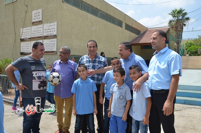 كفرقاسم- فيديو : رئيس البلدية عادل بدير والاستاذ وليد طه يفتتحون العام الدراسي باتقان وسط  فرحة عارمة للطلاب والاهالي 